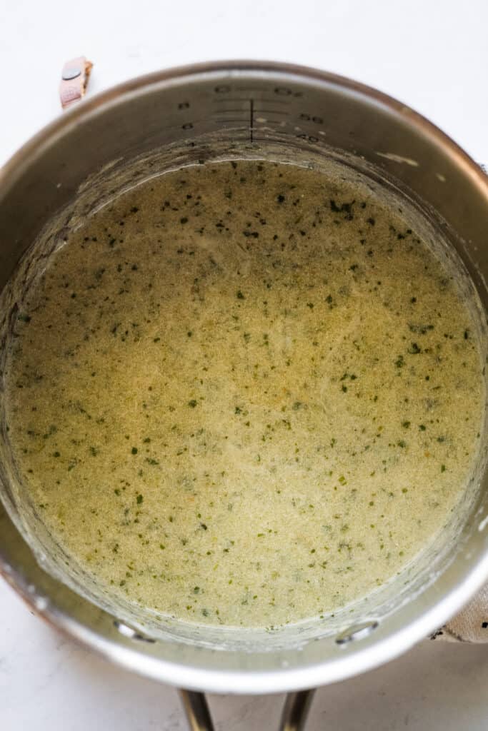 Prepare the cream sauce for salsa verde