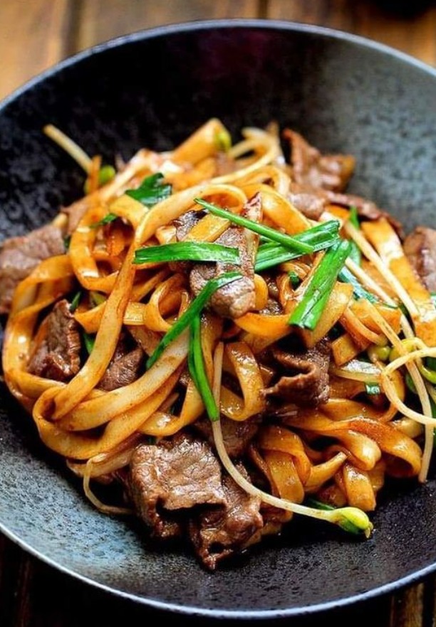 Beef Chow Fun Noodles (Pan-Fried Ho Fun)!!