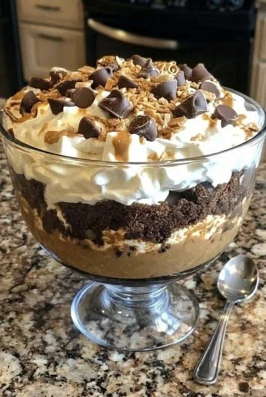 Chocolate Peanut Butter Delight Trifle â The NoâBake Layered Dessert That Steals the Show